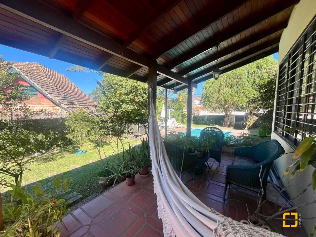 Casa com 392m², 4 quartos (sendo 1 suíte), 4 garagens, no bairro Lagoa da Conceição em Florianópolis