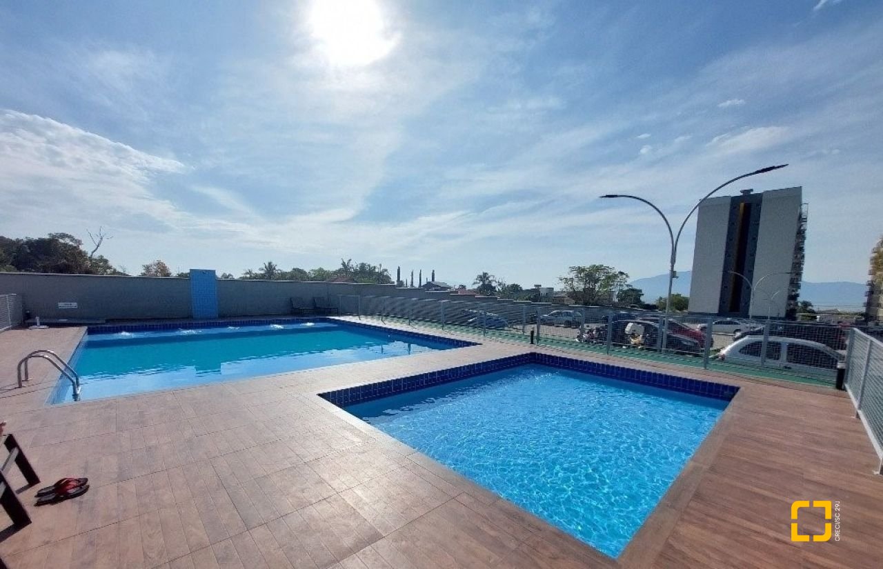 Apartamento com 49m², 2 quartos, 1 garagem, no bairro Praia de Fora em Palhoça