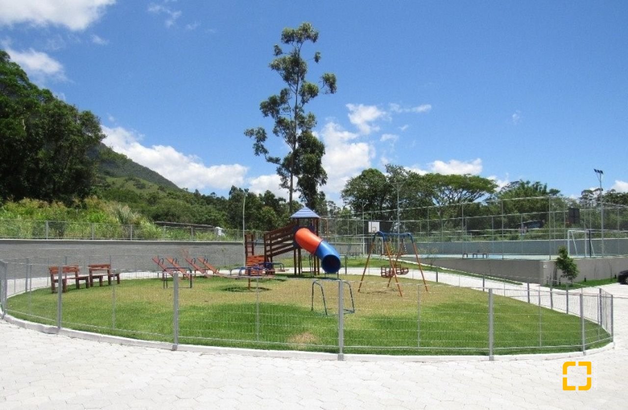 Apartamento com 49m², 2 quartos, 1 garagem, no bairro Praia de Fora em Palhoça