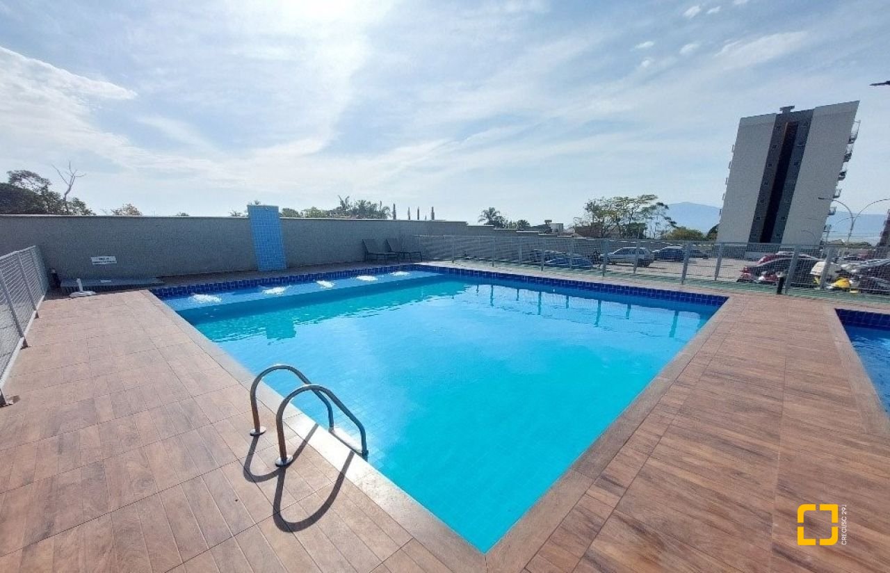 Apartamento com 49m², 2 quartos, 1 garagem, no bairro Praia de Fora em Palhoça