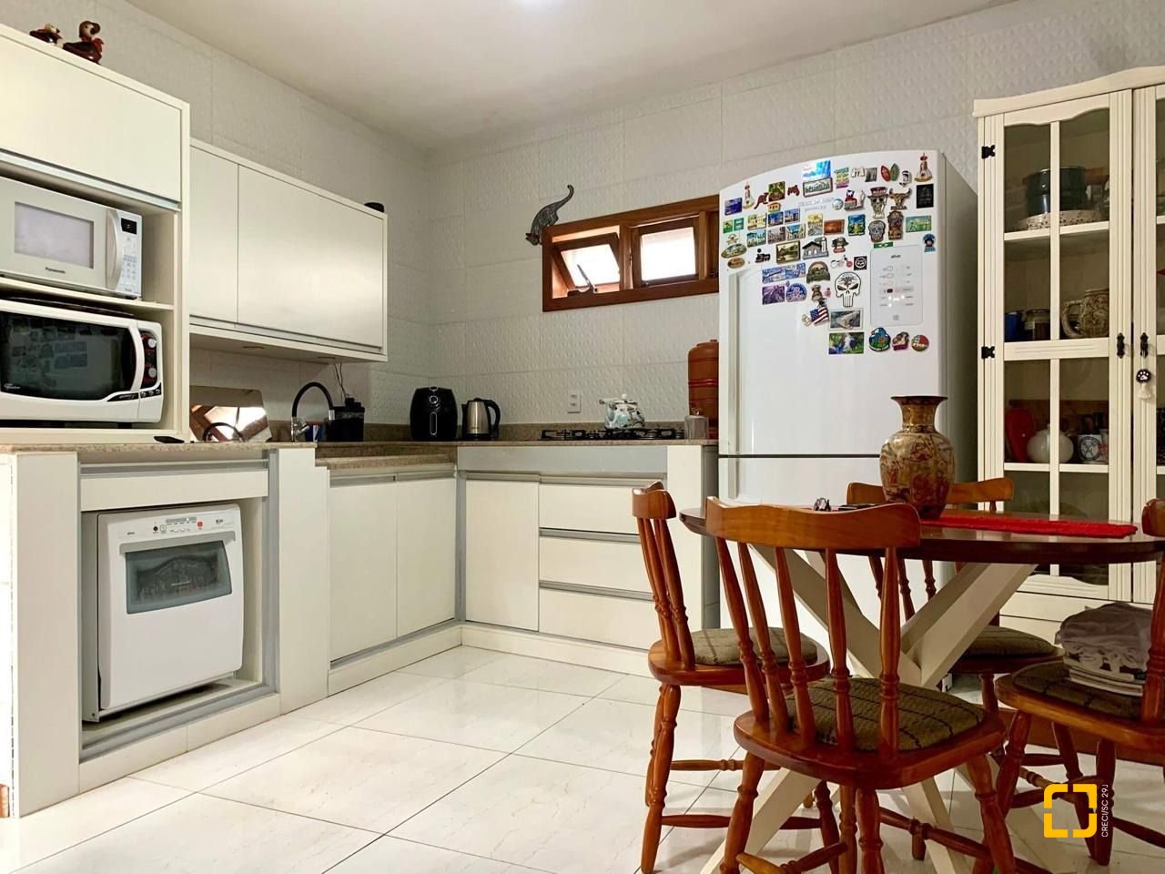 Casa com 157m², 4 quartos, 1 garagem, no bairro Armação em Florianópolis