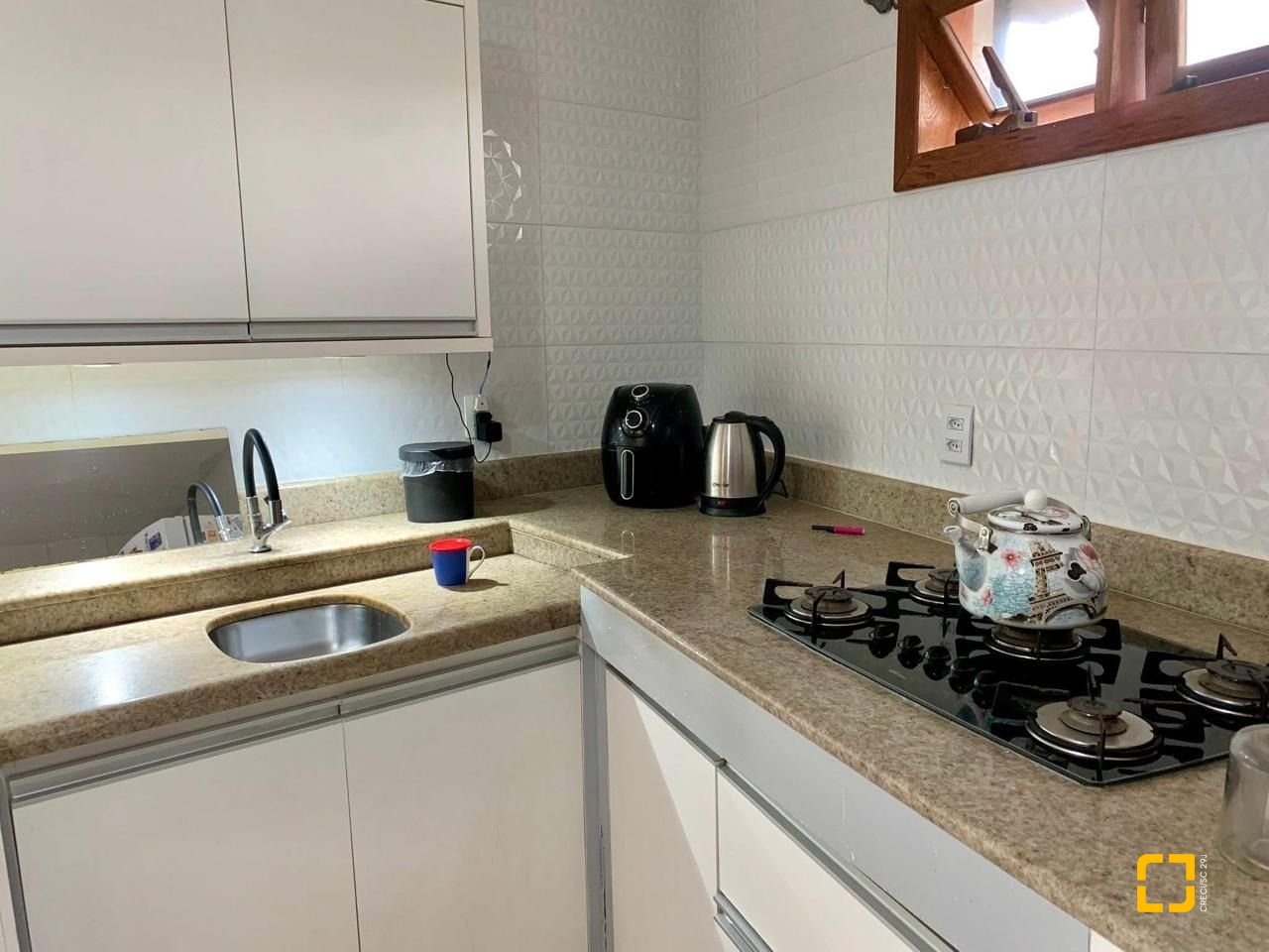 Casa com 157m², 4 quartos, 1 garagem, no bairro Armação em Florianópolis
