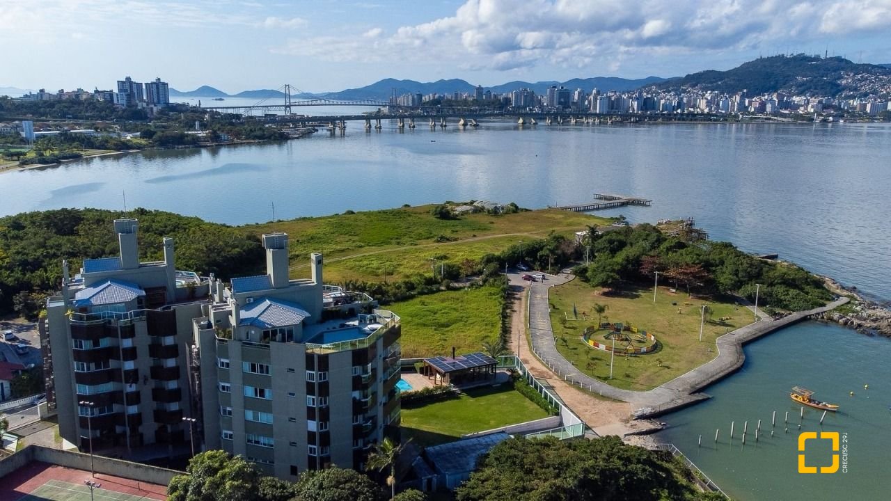 Apartamento com 299m², 4 quartos (sendo 4 suítes), 2 garagens, no bairro Coqueiros em Florianópolis