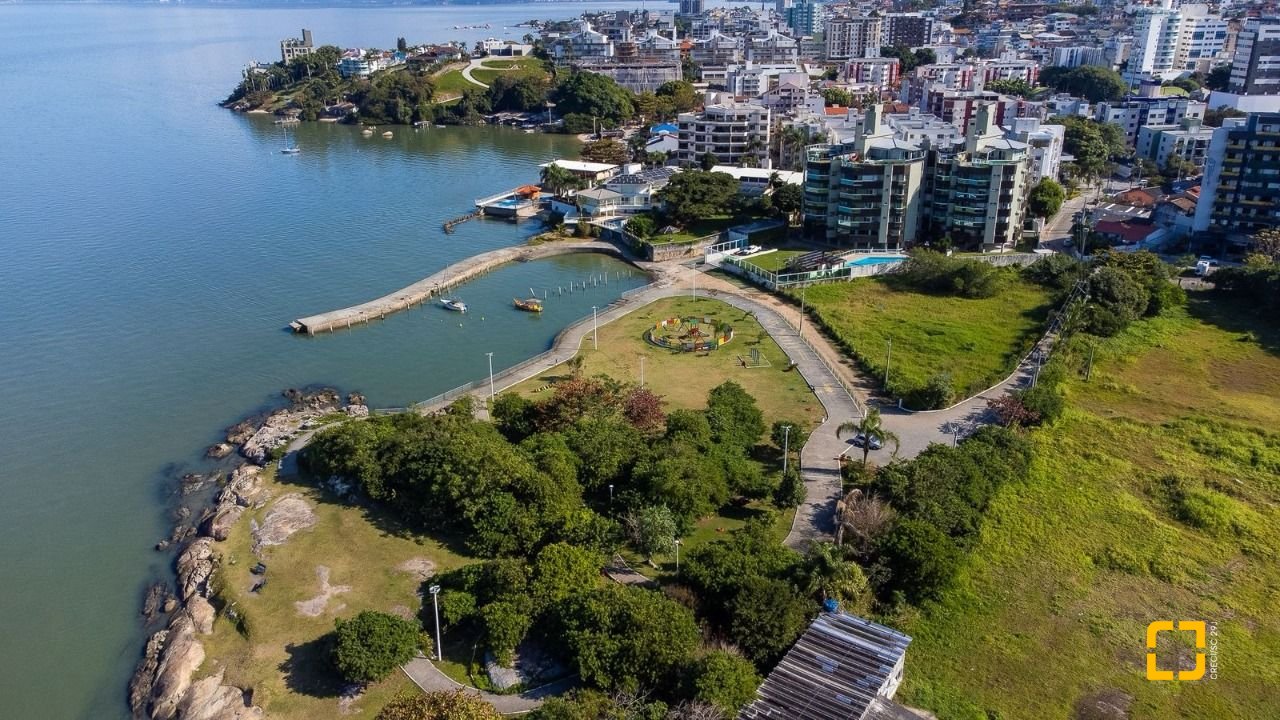 Apartamento com 299m², 4 quartos (sendo 4 suítes), 2 garagens, no bairro Coqueiros em Florianópolis