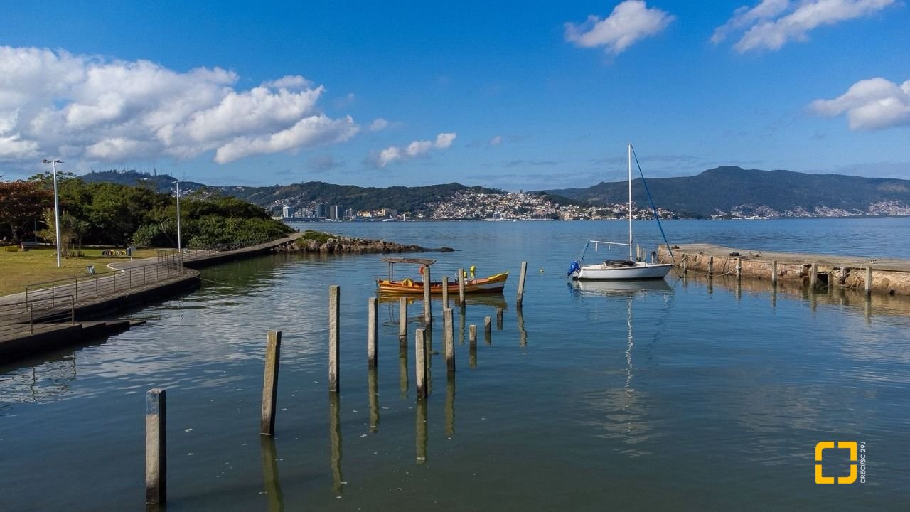 Apartamento com 299m², 4 quartos (sendo 4 suítes), 2 garagens, no bairro Coqueiros em Florianópolis