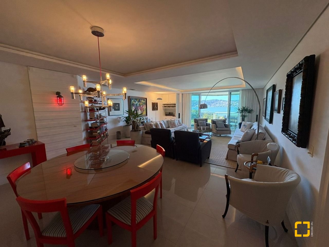 Apartamento com 299m², 4 quartos (sendo 4 suítes), 2 garagens, no bairro Coqueiros em Florianópolis
