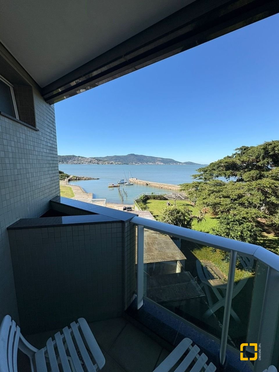 Apartamento com 299m², 4 quartos (sendo 4 suítes), 2 garagens, no bairro Coqueiros em Florianópolis