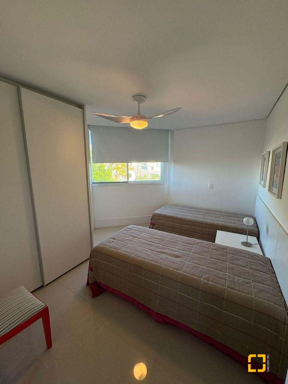 Apartamento com 299m², 4 quartos (sendo 4 suítes), 2 garagens, no bairro Coqueiros em Florianópolis