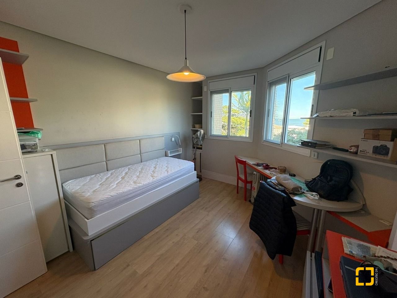 Apartamento com 299m², 4 quartos (sendo 4 suítes), 2 garagens, no bairro Coqueiros em Florianópolis