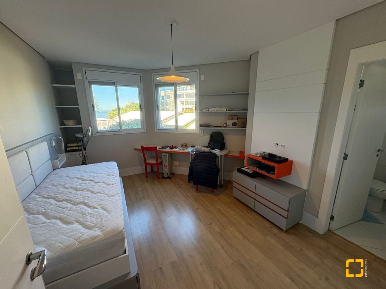 Apartamento com 299m², 4 quartos (sendo 4 suítes), 2 garagens, no bairro Coqueiros em Florianópolis