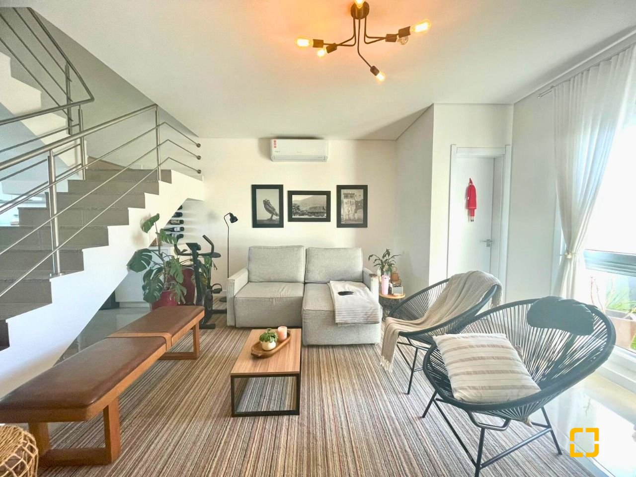 Casa com 141m², 6 quartos (sendo 3 suítes), 2 garagens, no bairro Ingleses em Florianópolis
