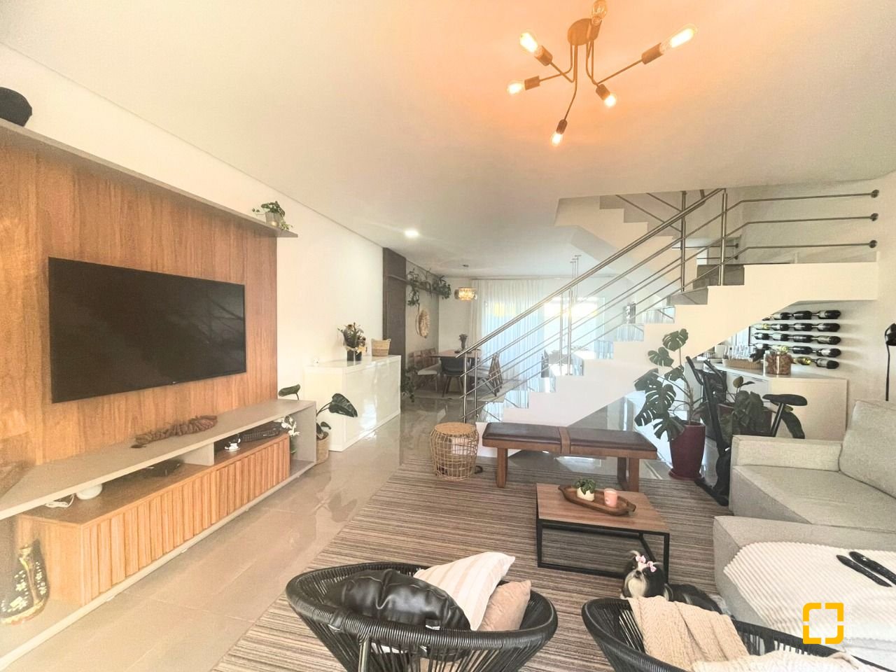 Casa com 141m², 6 quartos (sendo 3 suítes), 2 garagens, no bairro Ingleses em Florianópolis
