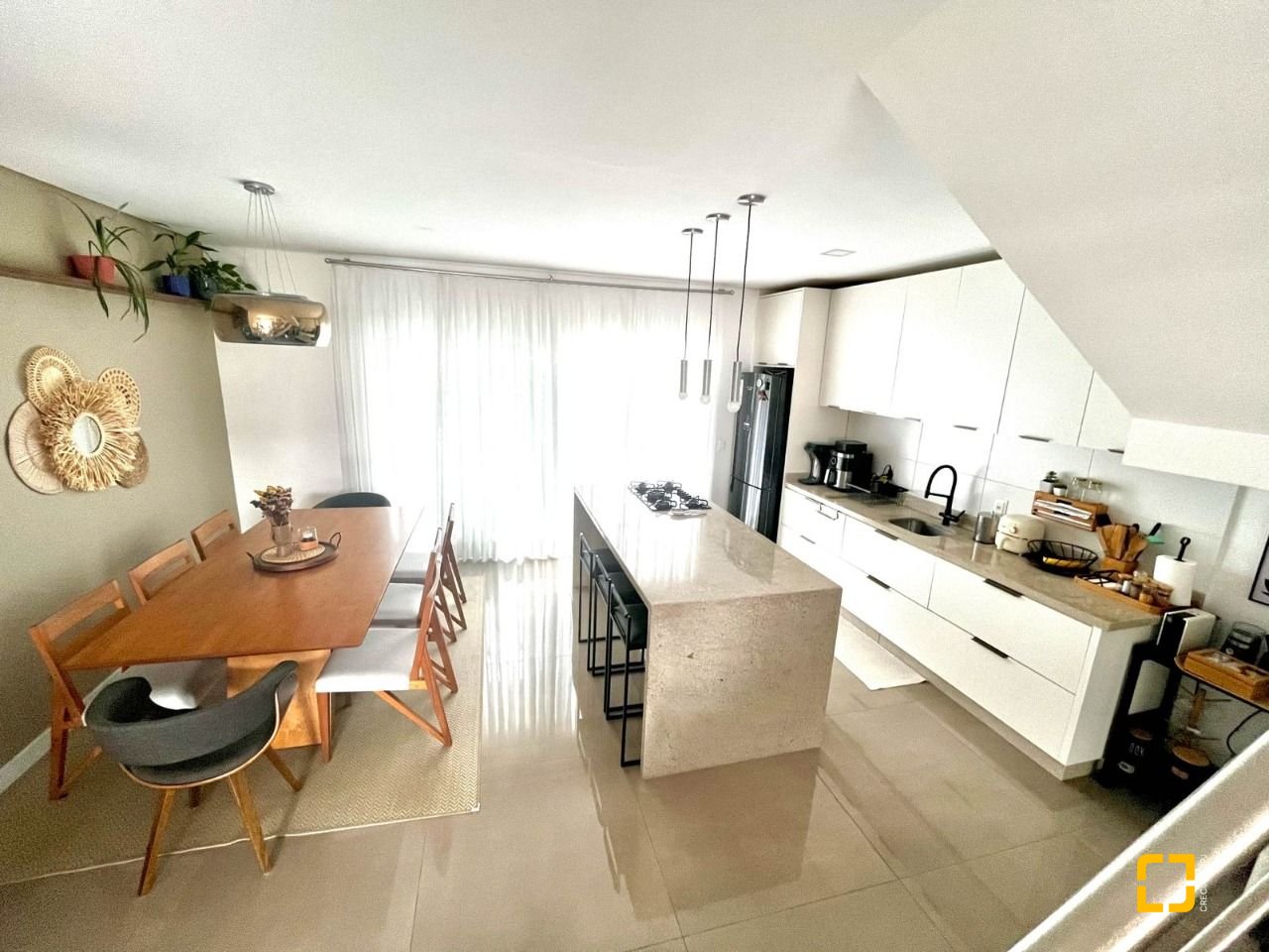 Casa com 141m², 6 quartos (sendo 3 suítes), 2 garagens, no bairro Ingleses em Florianópolis