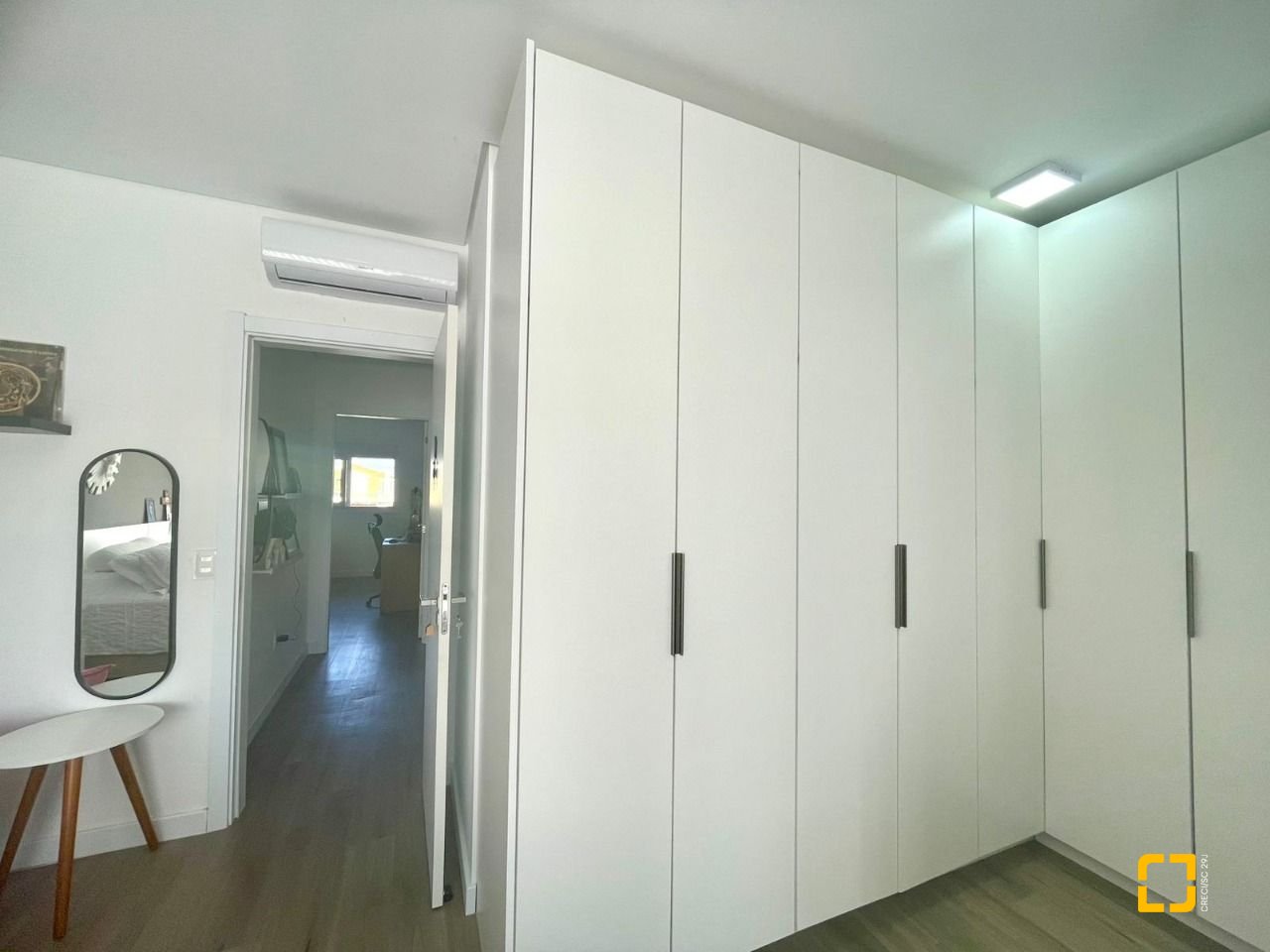 Casa com 141m², 6 quartos (sendo 3 suítes), 2 garagens, no bairro Ingleses em Florianópolis
