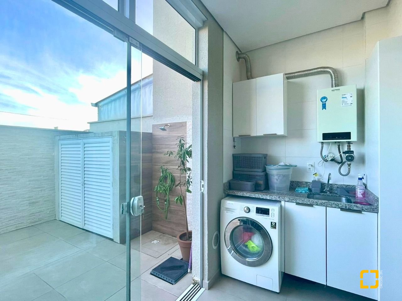 Casa com 141m², 6 quartos (sendo 3 suítes), 2 garagens, no bairro Ingleses em Florianópolis