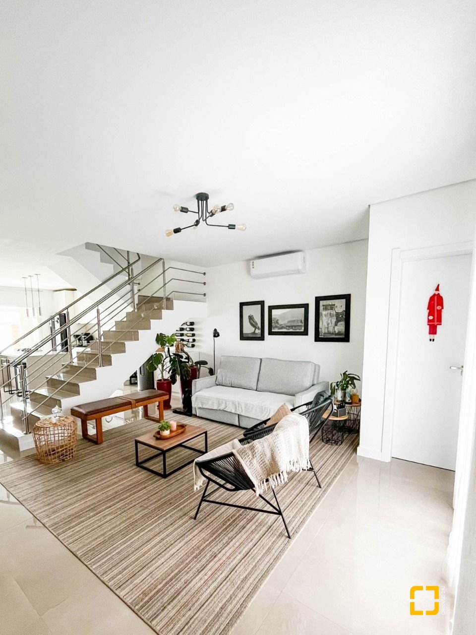Casa com 141m², 6 quartos (sendo 3 suítes), 2 garagens, no bairro Ingleses em Florianópolis