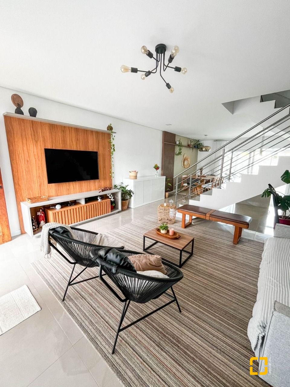 Casa com 141m², 6 quartos (sendo 3 suítes), 2 garagens, no bairro Ingleses em Florianópolis