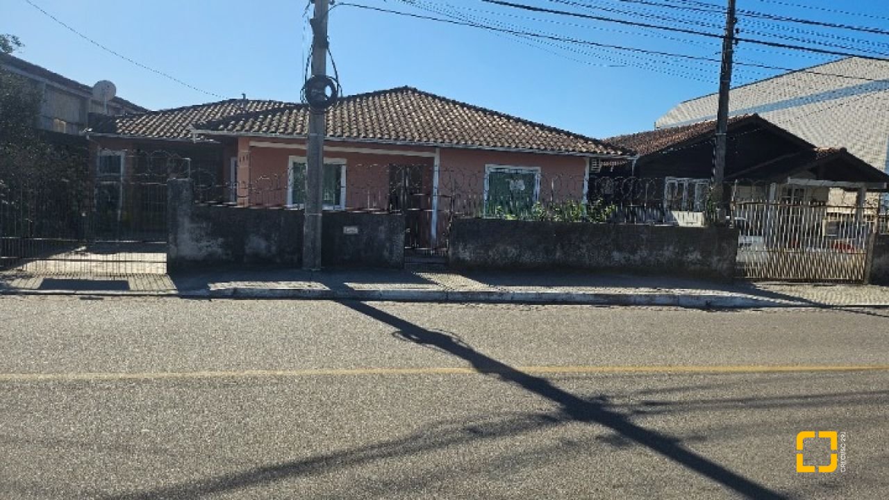 Casa com 141m², 3 quartos, 2 garagens, no bairro Campeche em Florianópolis