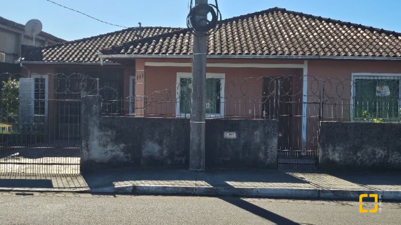 Casa com 141m², 3 quartos, 2 garagens, no bairro Campeche em Florianópolis