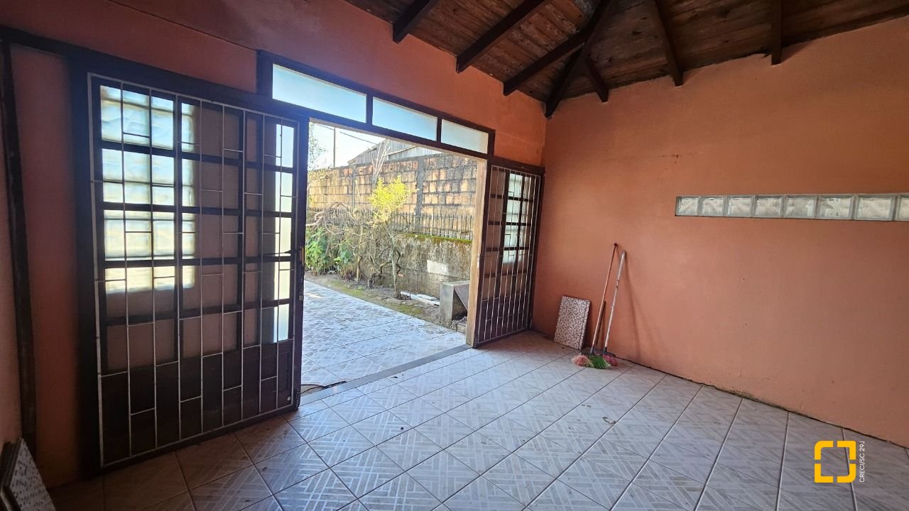 Casa com 141m², 3 quartos, 2 garagens, no bairro Campeche em Florianópolis