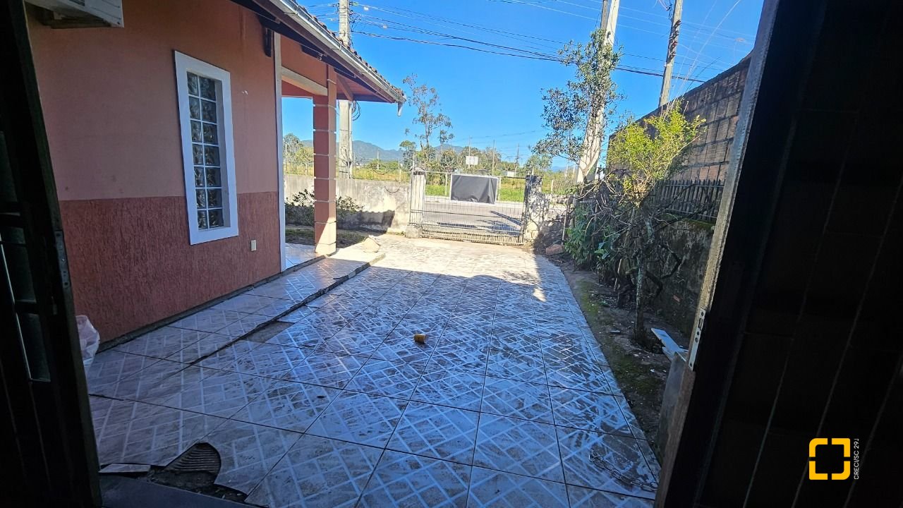 Casa com 141m², 3 quartos, 2 garagens, no bairro Campeche em Florianópolis