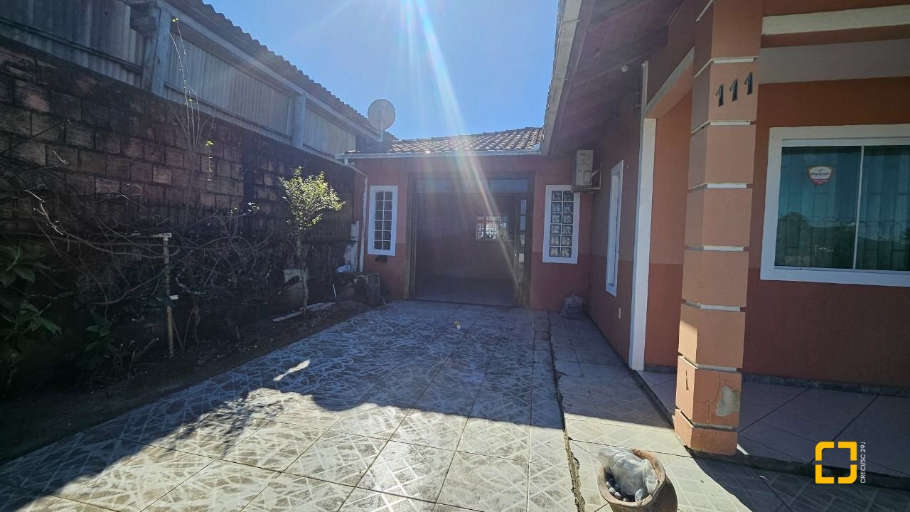 Casa com 141m², 3 quartos, 2 garagens, no bairro Campeche em Florianópolis