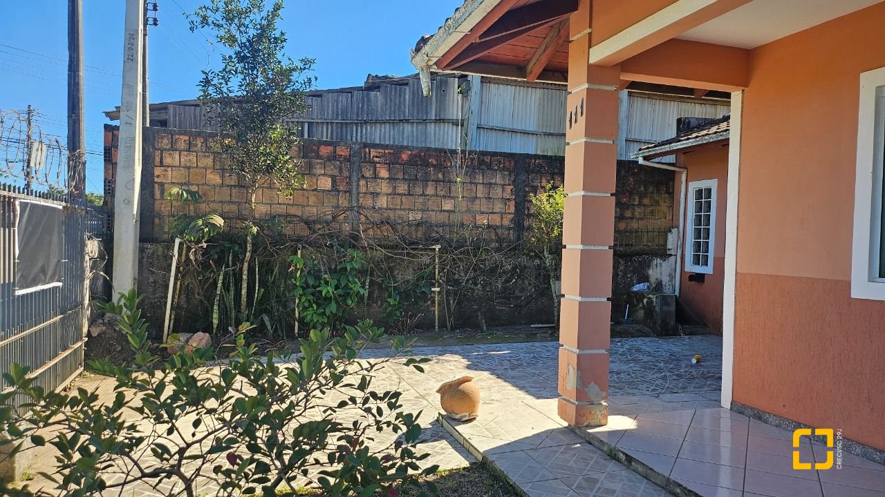 Casa com 141m², 3 quartos, 2 garagens, no bairro Campeche em Florianópolis