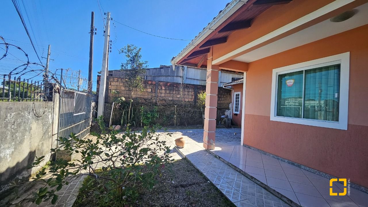 Casa com 141m², 3 quartos, 2 garagens, no bairro Campeche em Florianópolis