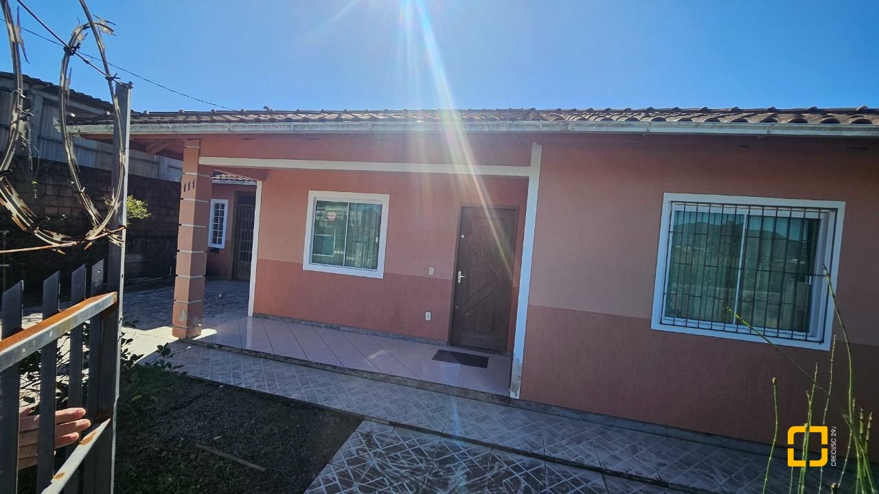 Casa com 141m², 3 quartos, 2 garagens, no bairro Campeche em Florianópolis