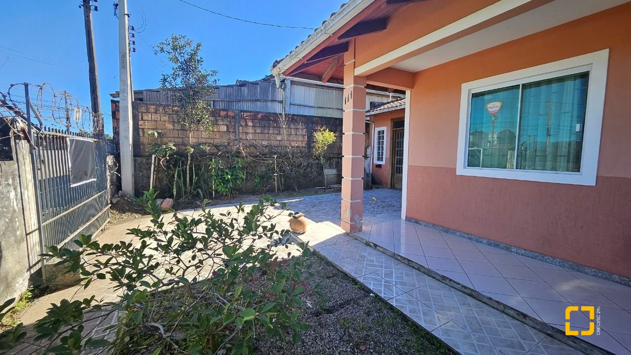 Casa com 141m², 3 quartos, 2 garagens, no bairro Campeche em Florianópolis