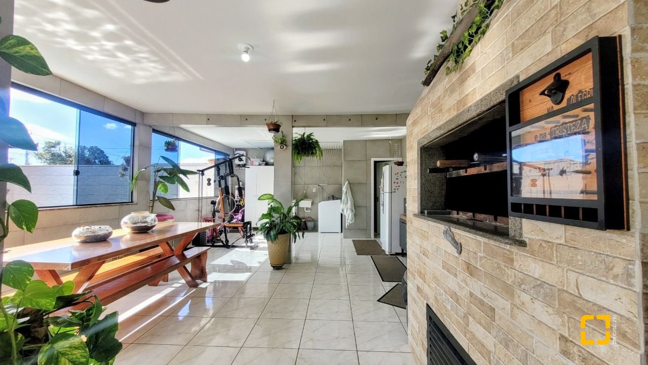 Casa com 177m², 3 quartos, 3 garagens, no bairro Bom Viver em Biguaçu