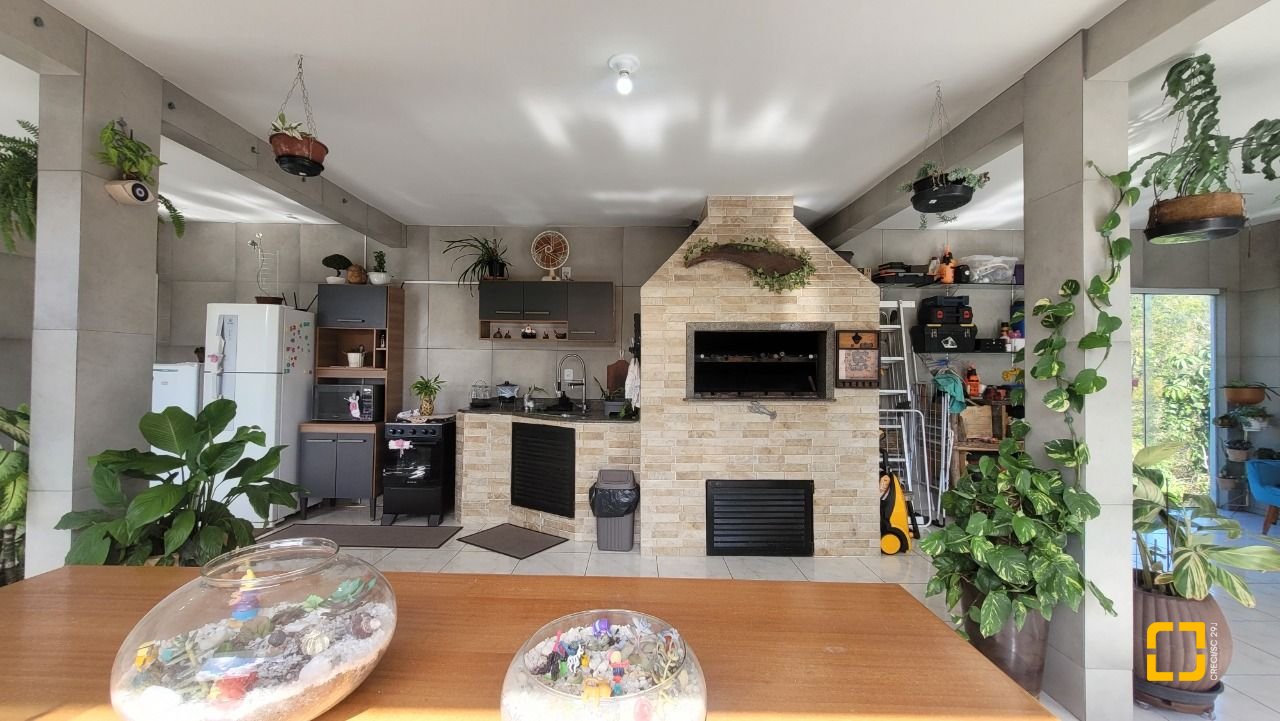 Casa com 177m², 3 quartos, 3 garagens, no bairro Bom Viver em Biguaçu