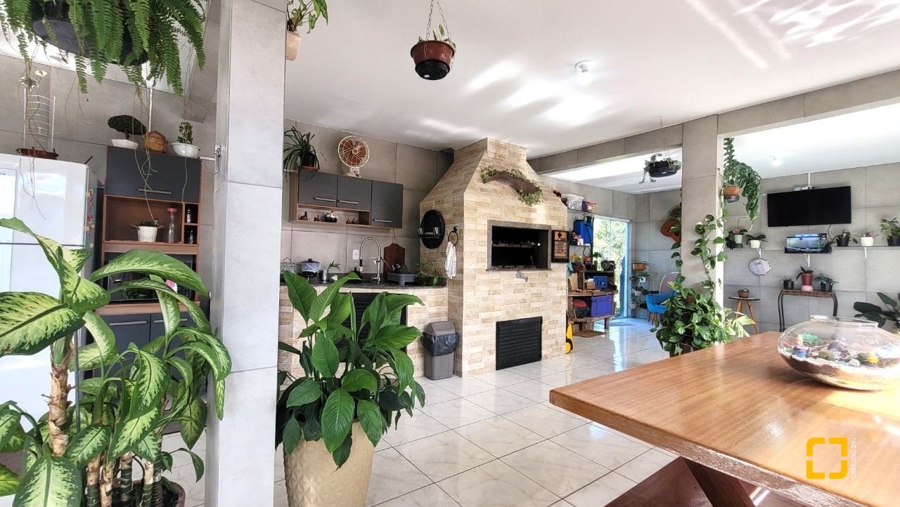 Casa com 177m², 3 quartos, 3 garagens, no bairro Bom Viver em Biguaçu