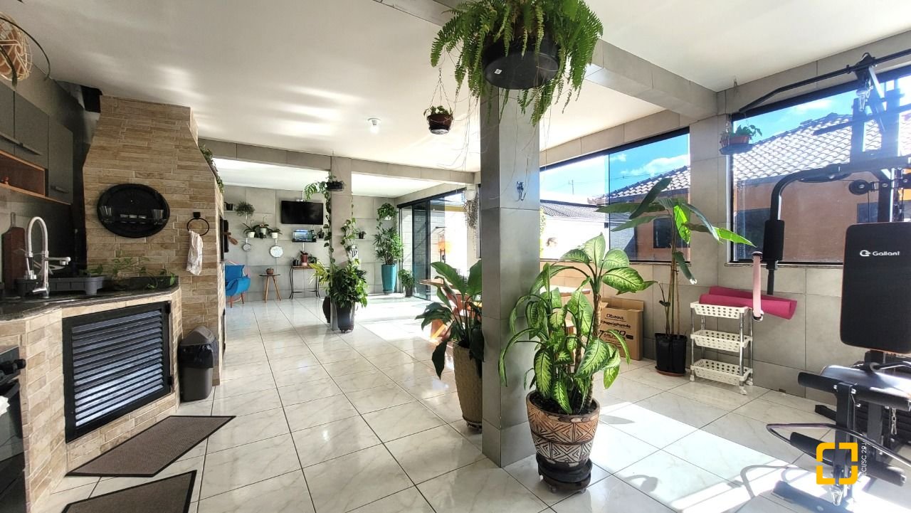 Casa com 177m², 3 quartos, 3 garagens, no bairro Bom Viver em Biguaçu