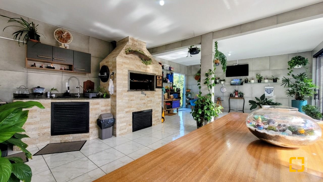 Casa com 177m², 3 quartos, 3 garagens, no bairro Bom Viver em Biguaçu
