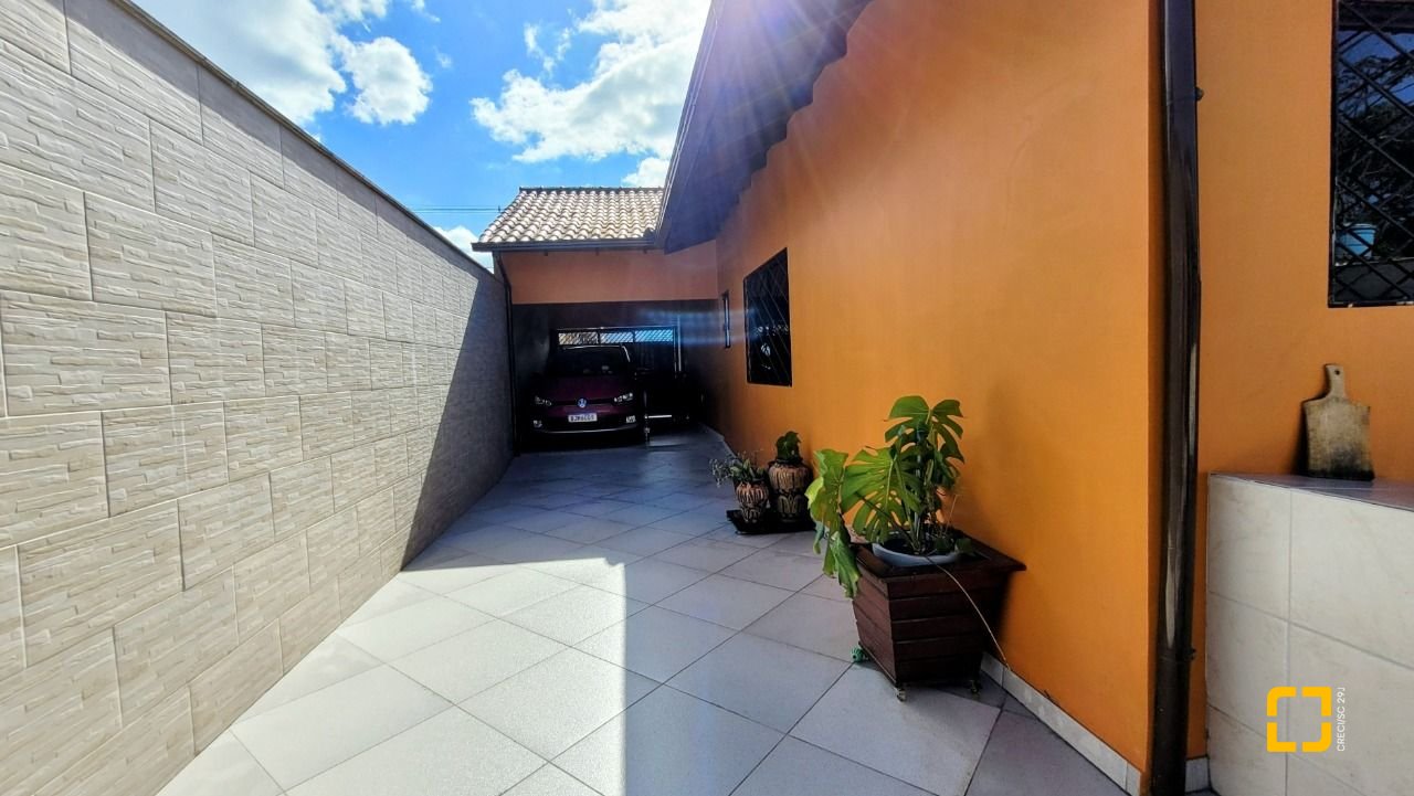 Casa com 177m², 3 quartos, 3 garagens, no bairro Bom Viver em Biguaçu