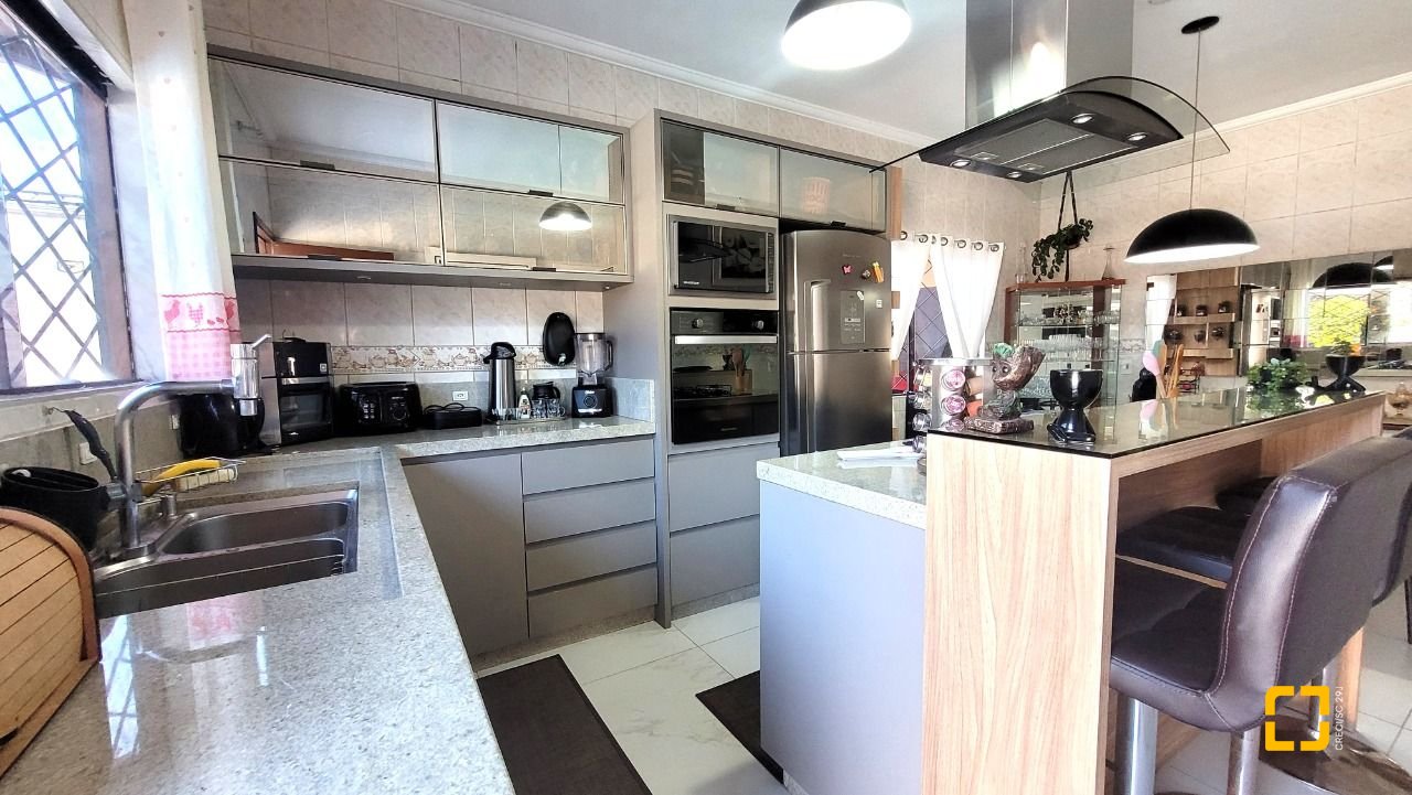 Casa com 177m², 3 quartos, 3 garagens, no bairro Bom Viver em Biguaçu