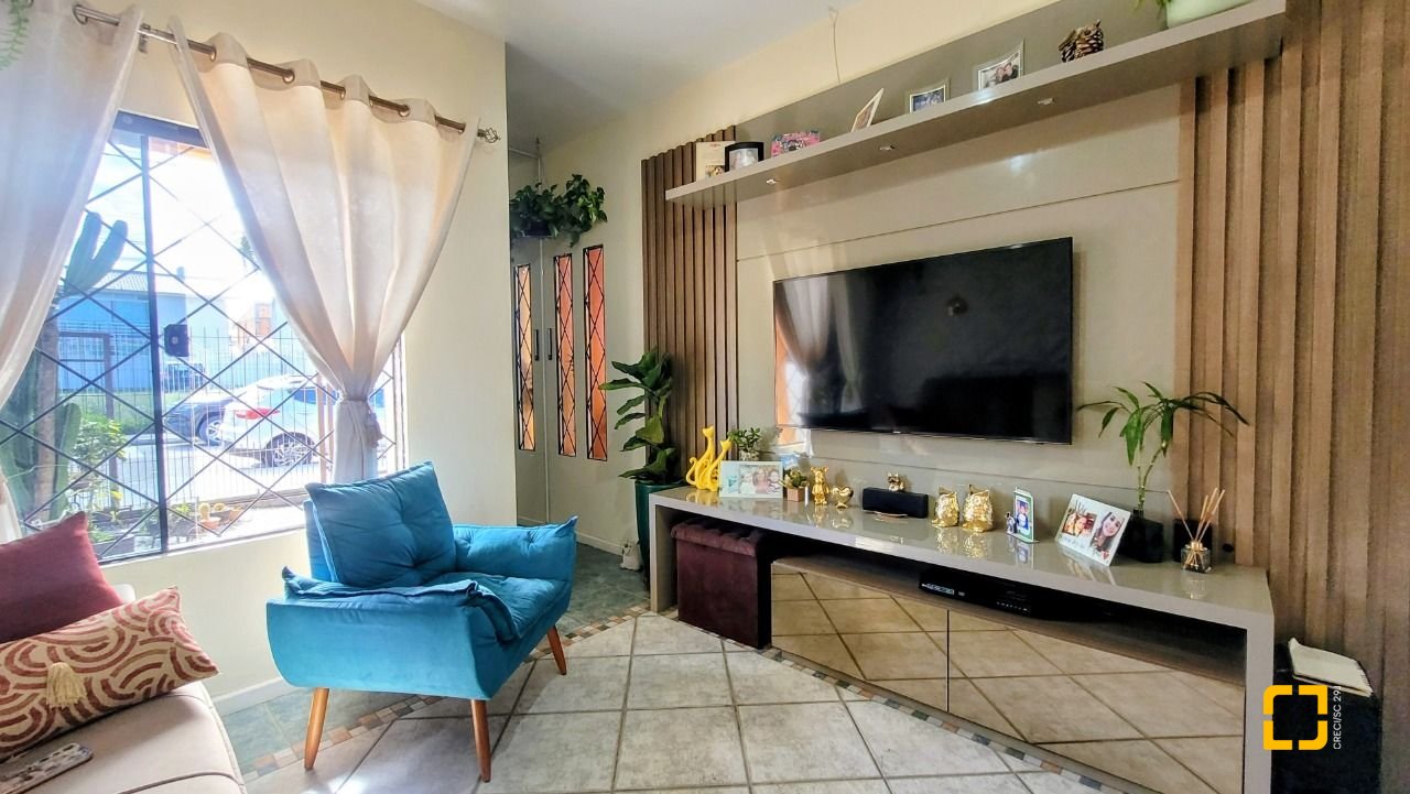 Casa com 177m², 3 quartos, 3 garagens, no bairro Bom Viver em Biguaçu