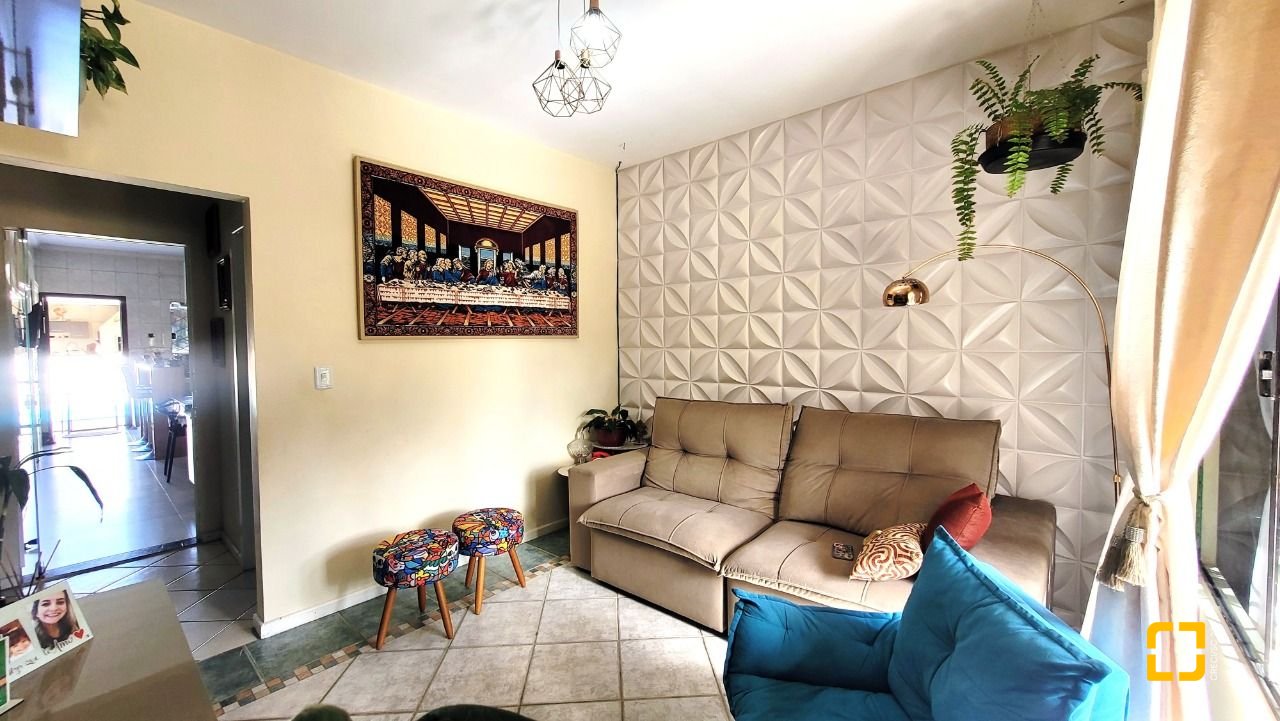 Casa com 177m², 3 quartos, 3 garagens, no bairro Bom Viver em Biguaçu