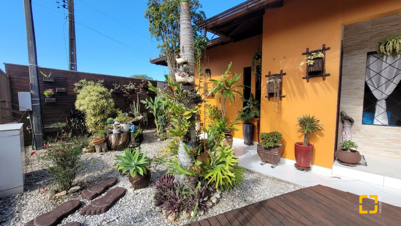 Casa com 177m², 3 quartos, 3 garagens, no bairro Bom Viver em Biguaçu