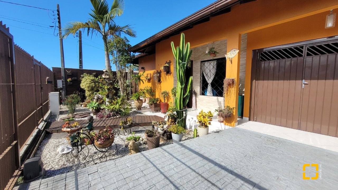 Casa com 177m², 3 quartos, 3 garagens, no bairro Bom Viver em Biguaçu