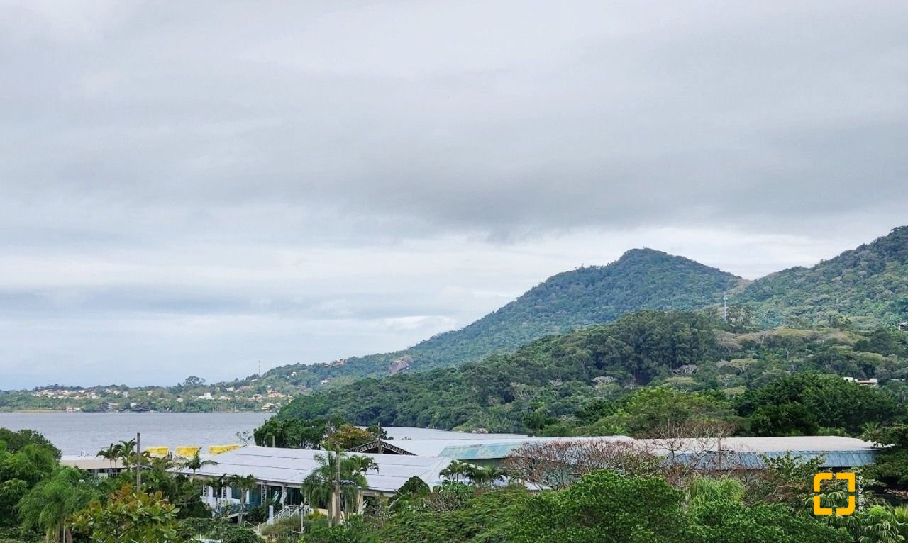 Casa com 870m², 16 quartos (sendo 8 suítes), 4 garagens, no bairro Lagoa da Conceição em Florianópolis