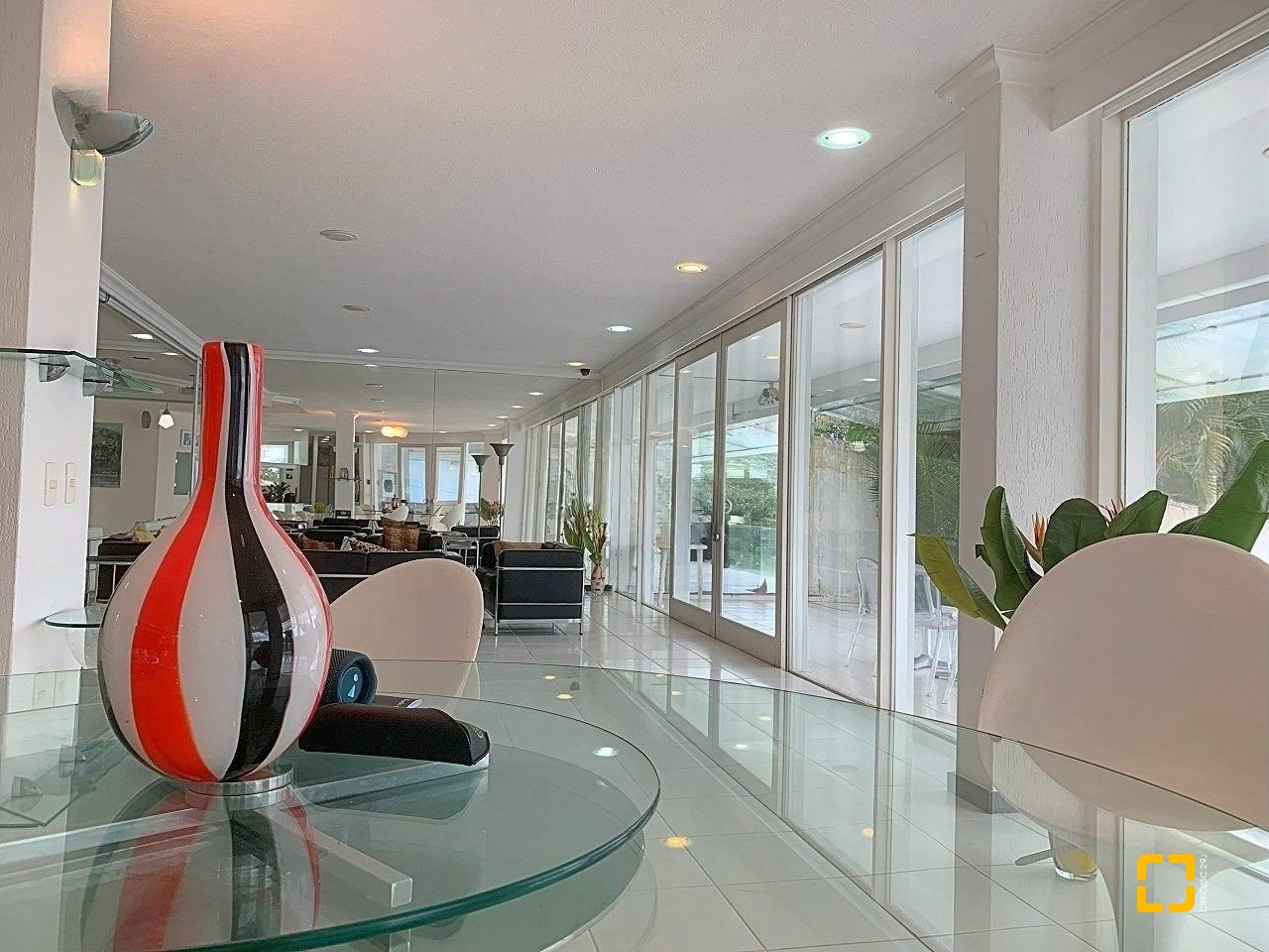 Casa com 870m², 16 quartos (sendo 8 suítes), 4 garagens, no bairro Lagoa da Conceição em Florianópolis