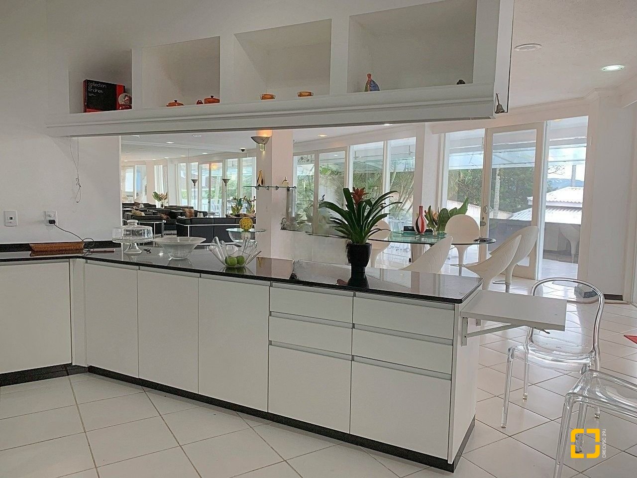 Casa com 870m², 16 quartos (sendo 8 suítes), 4 garagens, no bairro Lagoa da Conceição em Florianópolis