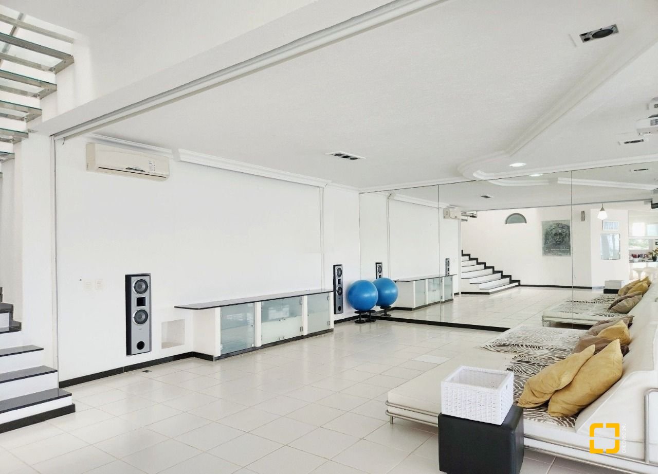Casa com 870m², 16 quartos (sendo 8 suítes), 4 garagens, no bairro Lagoa da Conceição em Florianópolis