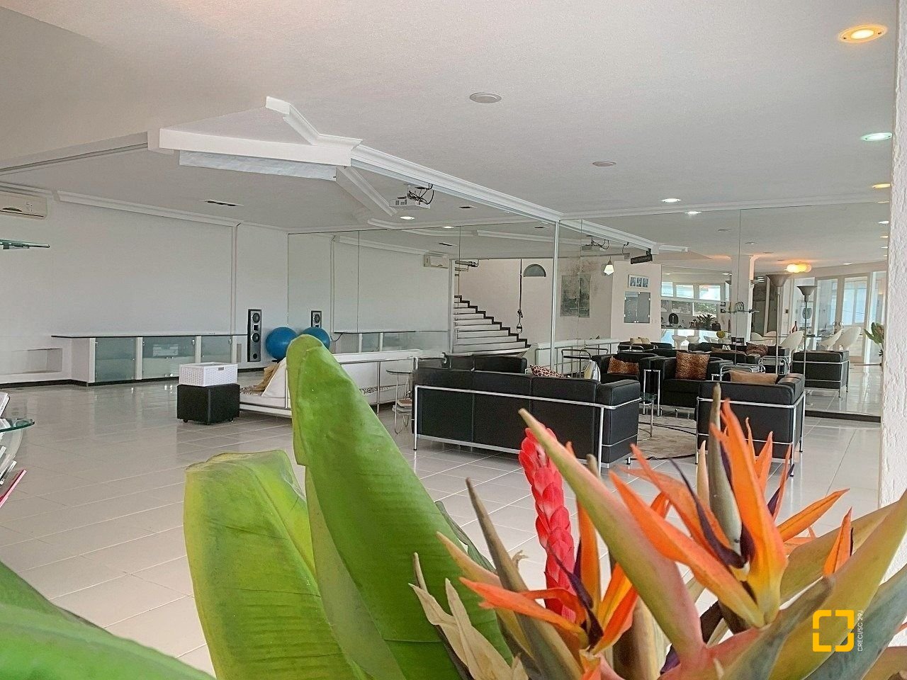 Casa com 870m², 16 quartos (sendo 8 suítes), 4 garagens, no bairro Lagoa da Conceição em Florianópolis