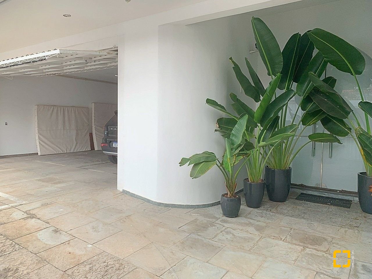 Casa com 870m², 16 quartos (sendo 8 suítes), 4 garagens, no bairro Lagoa da Conceição em Florianópolis