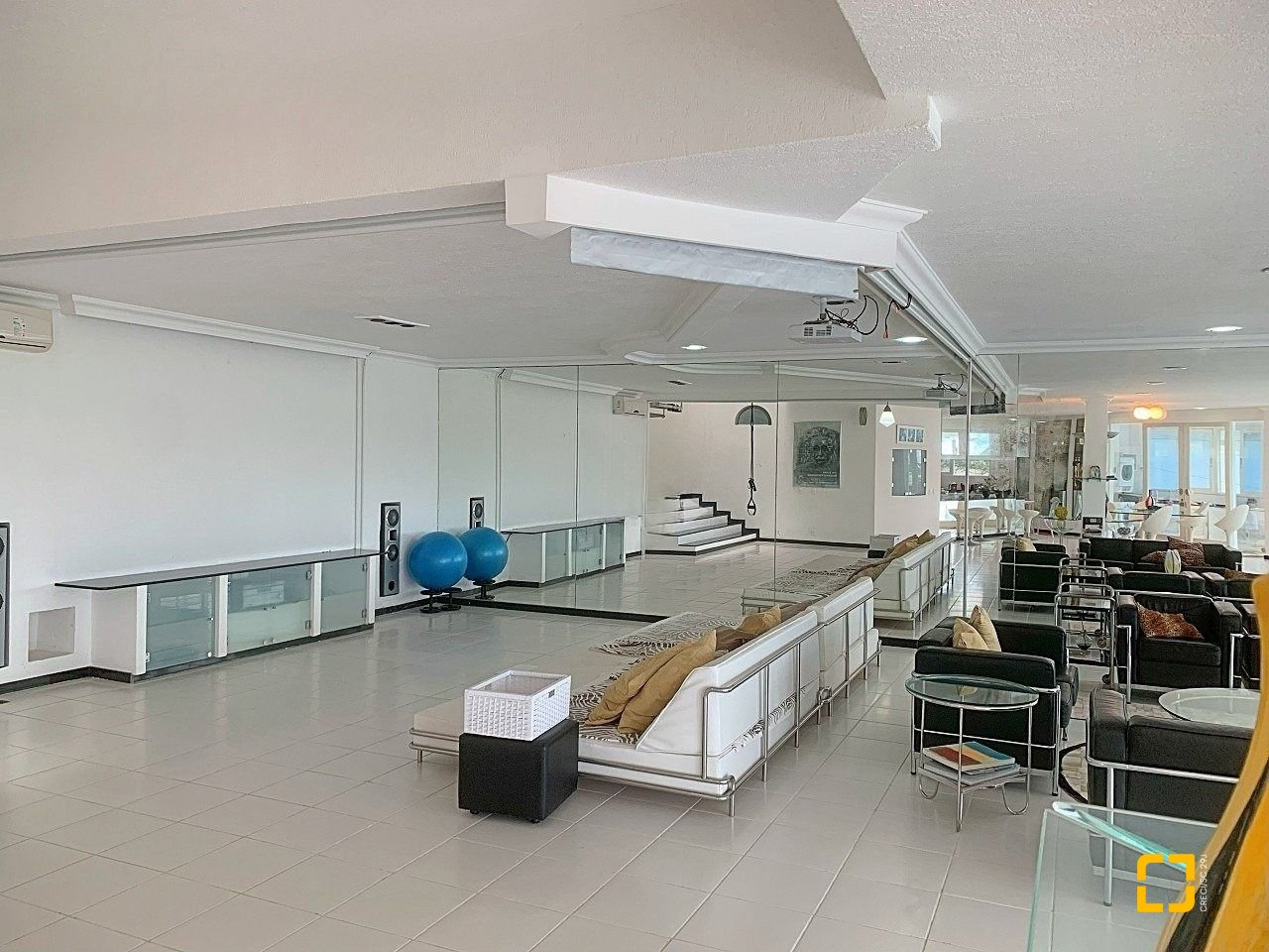 Casa com 870m², 8 quartos (sendo 8 suítes), 4 garagens, no bairro Lagoa da Conceição em Florianópolis
