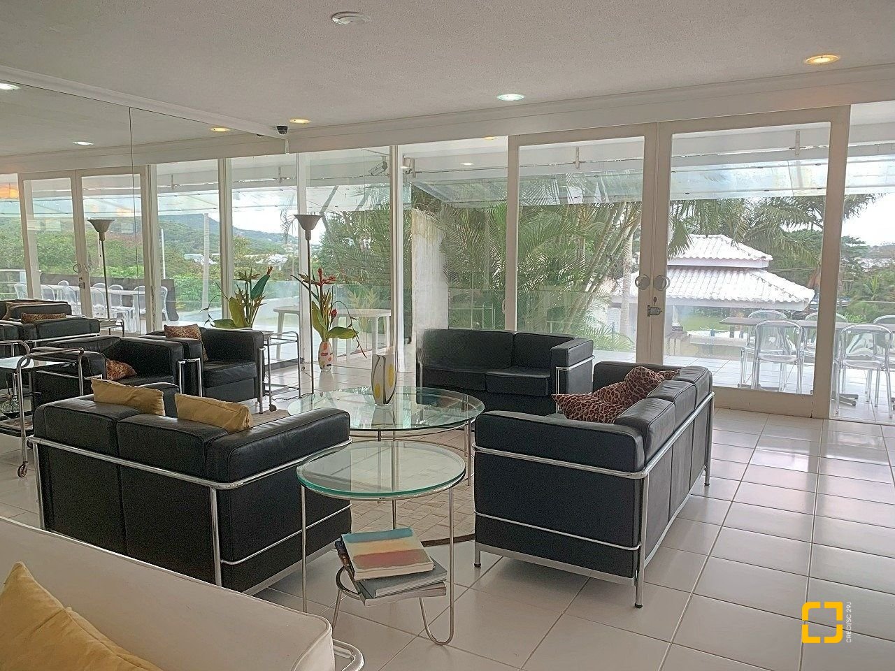 Casa com 870m², 8 quartos (sendo 8 suítes), 4 garagens, no bairro Lagoa da Conceição em Florianópolis