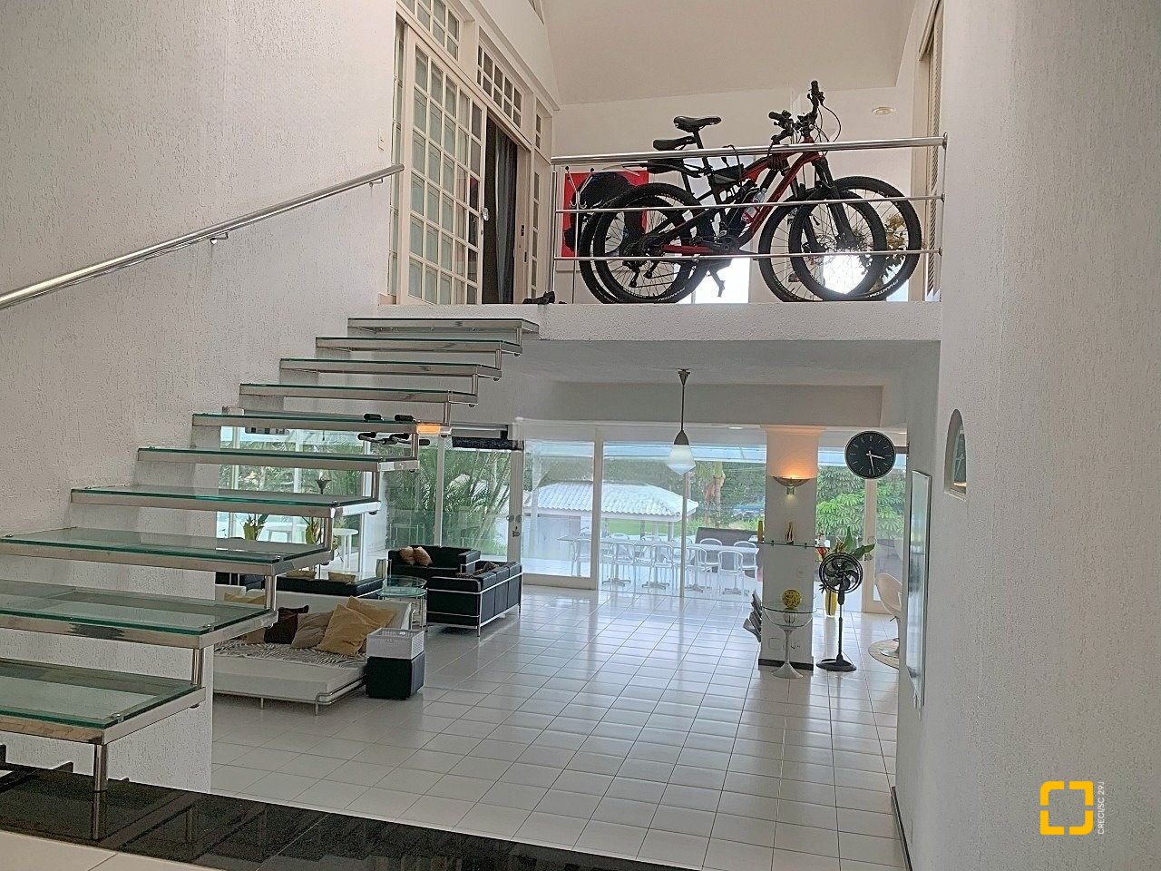Casa com 870m², 8 quartos (sendo 8 suítes), 4 garagens, no bairro Lagoa da Conceição em Florianópolis